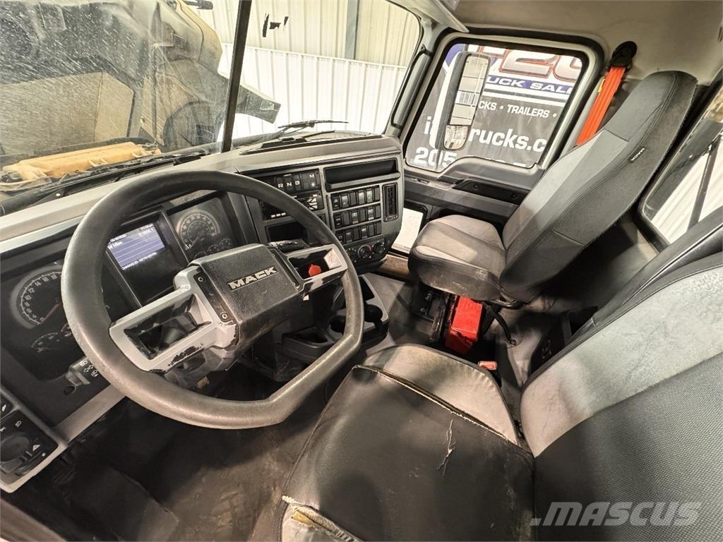 Mack Pinnacle Vilcēji
