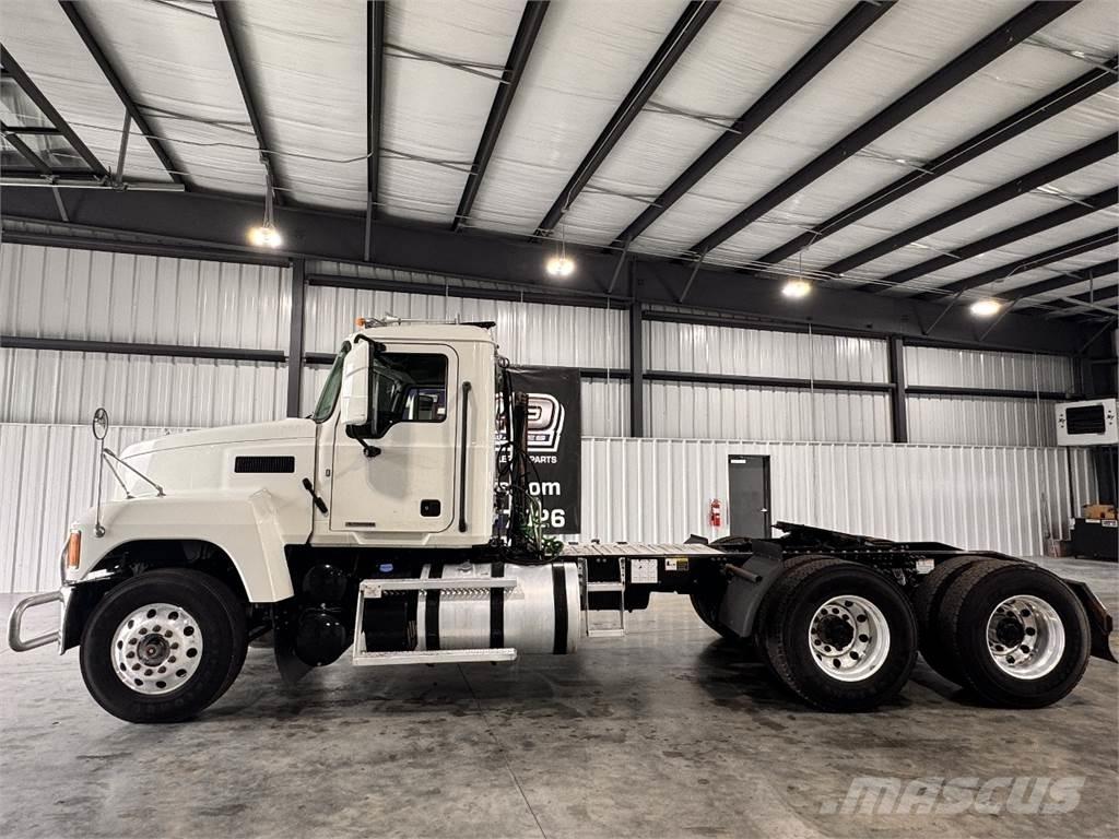 Mack Pinnacle Vilcēji