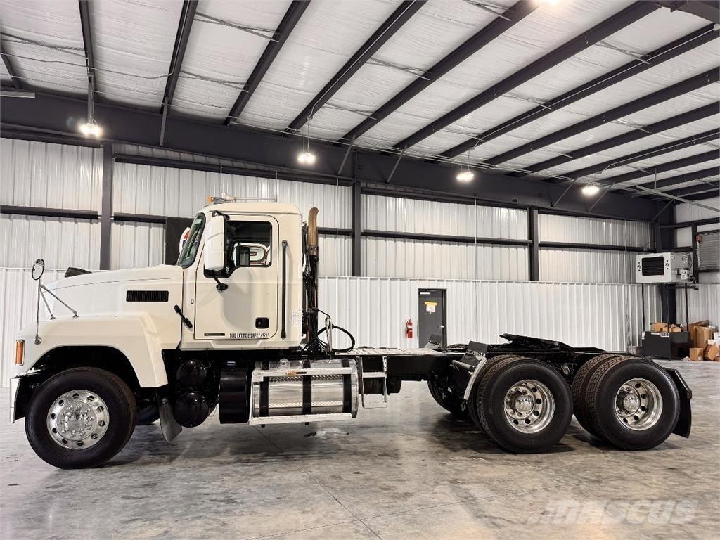 Mack Pinnacle Vilcēji