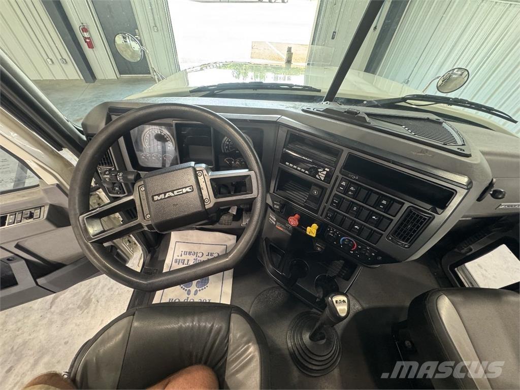 Mack Pinnacle Vilcēji