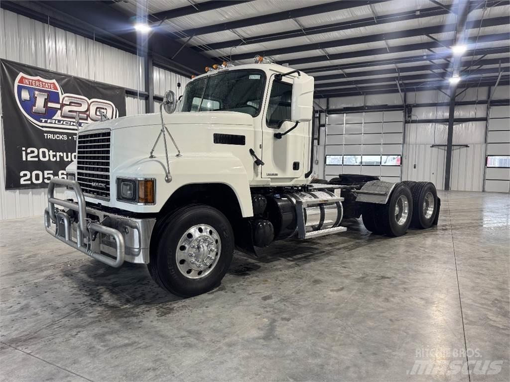 Mack Pinnacle 64T Vilcēji