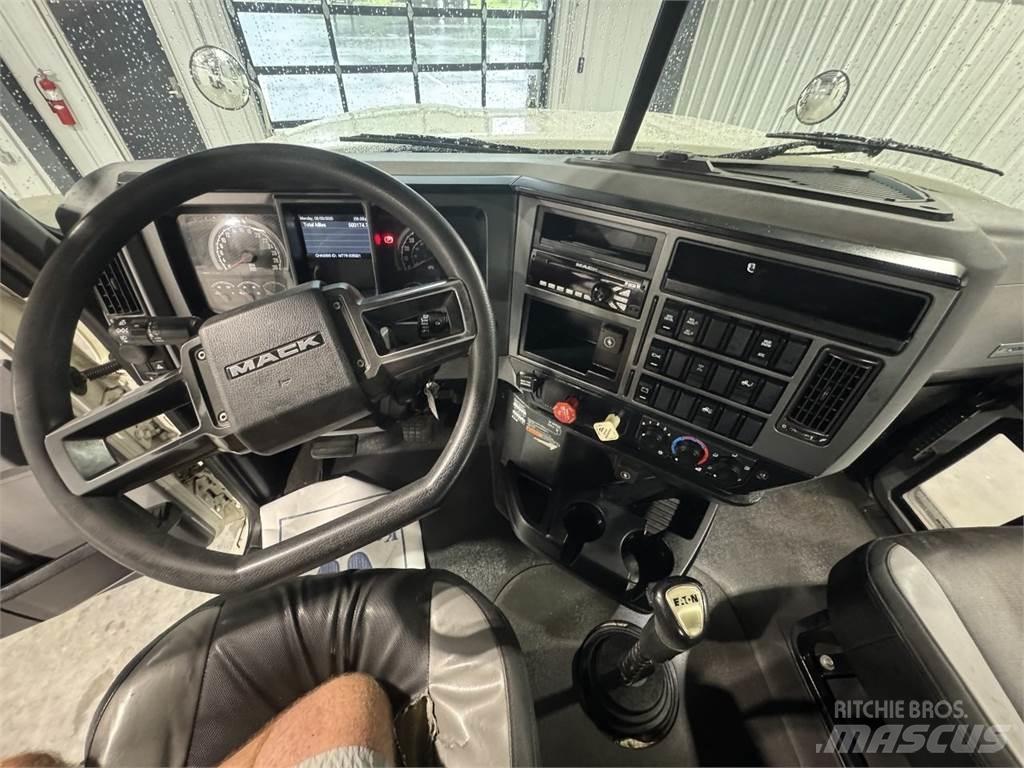 Mack Pinnacle 64T Vilcēji