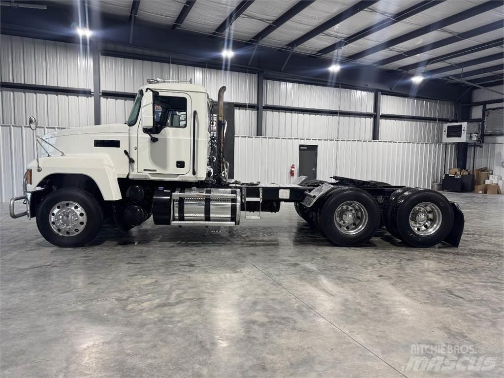 Mack Pinnacle 64T Vilcēji