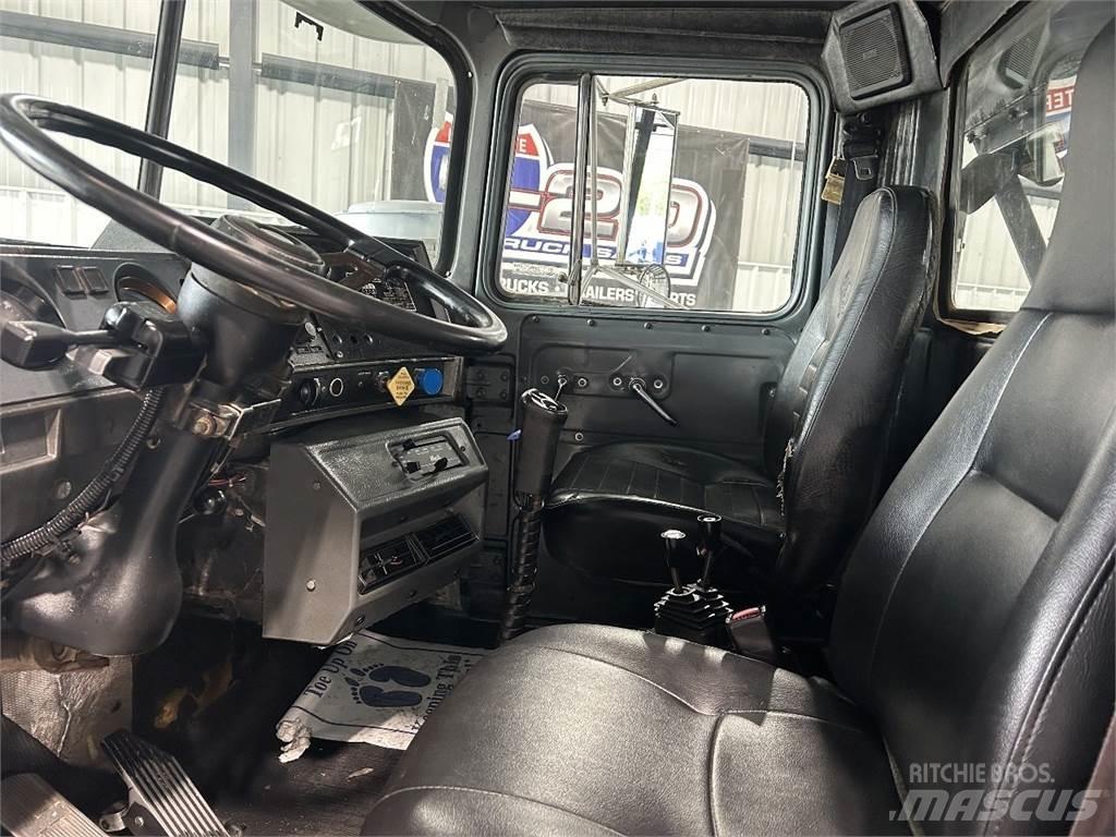 Mack RD688S Smagās mašīnas ar konteineriem
