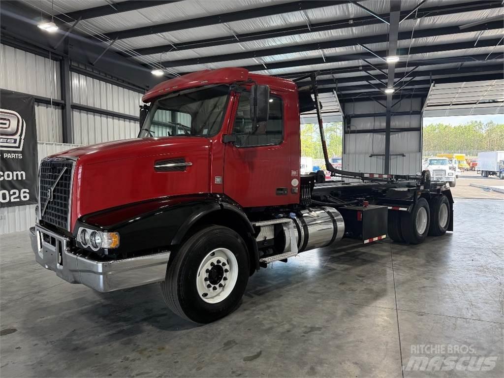 Volvo VHD Smagās mašīnas ar konteineriem