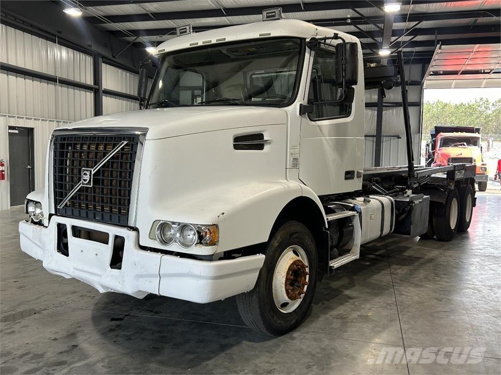 Volvo VHD Smagās mašīnas ar konteineriem