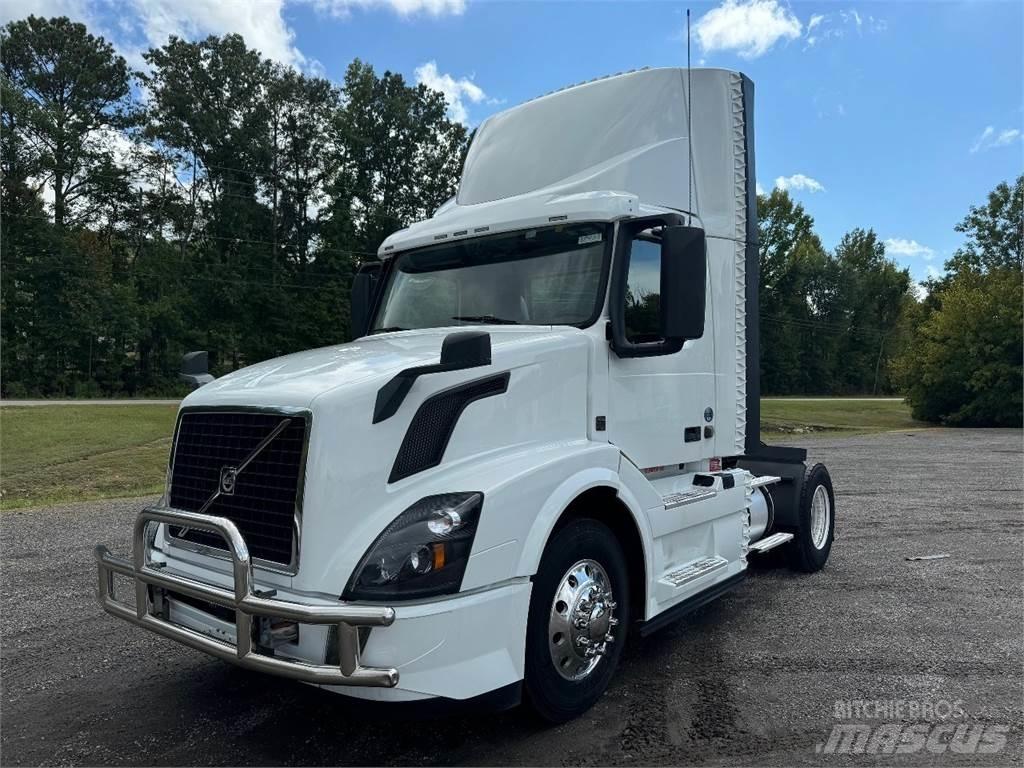 Volvo VNL42T300 Vilcēji