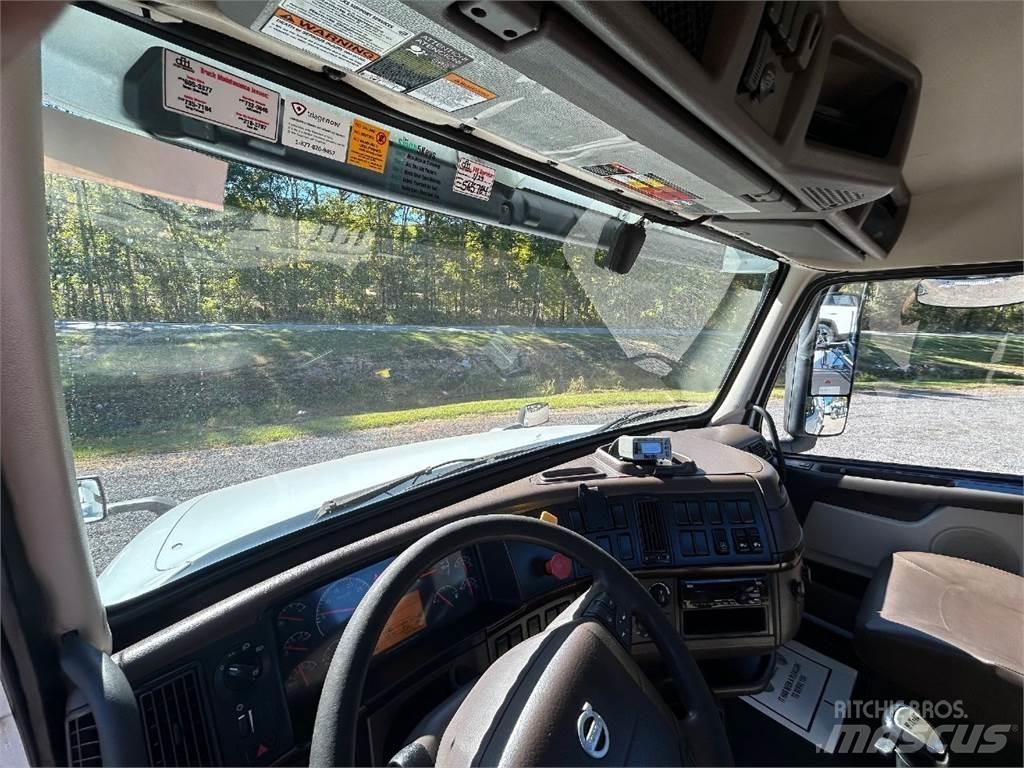 Volvo VNL42T300 Vilcēji
