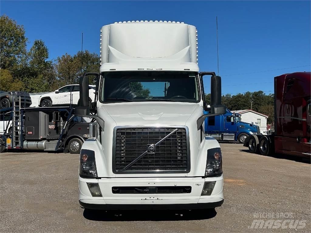 Volvo VNL42T300 Vilcēji