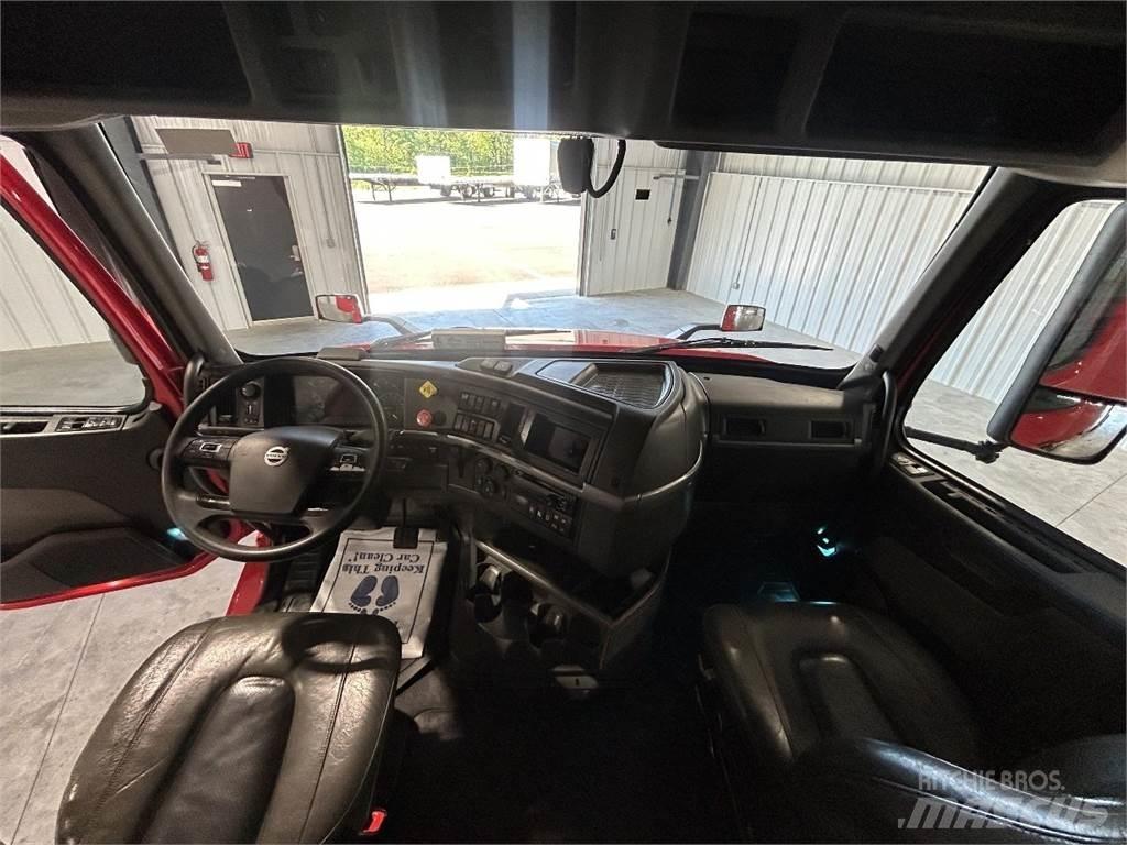 Volvo VNL64T740 Vilcēji