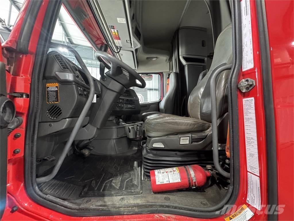 Volvo VNL64T740 Vilcēji