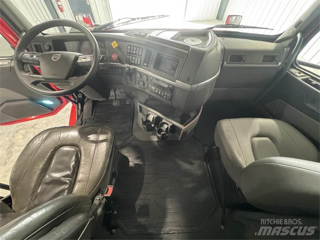 Volvo VNL64T740 Vilcēji