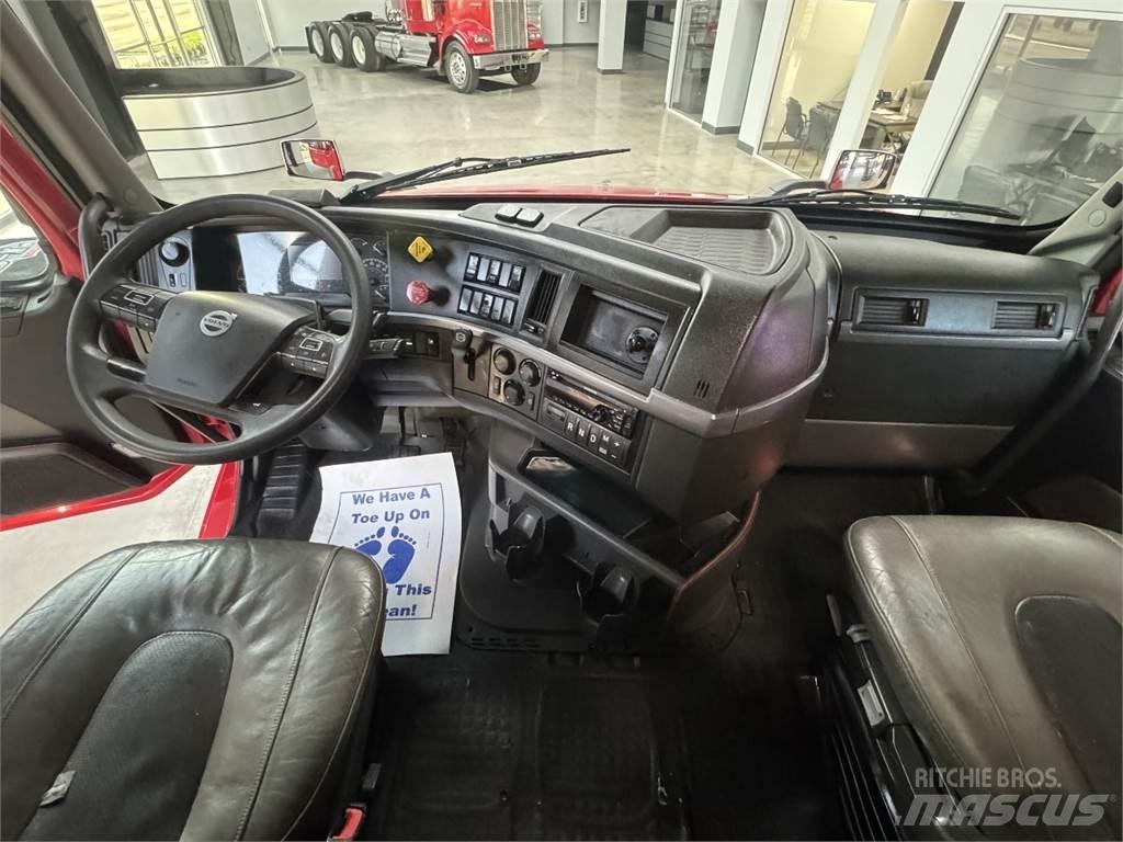 Volvo VNL64T740 Vilcēji