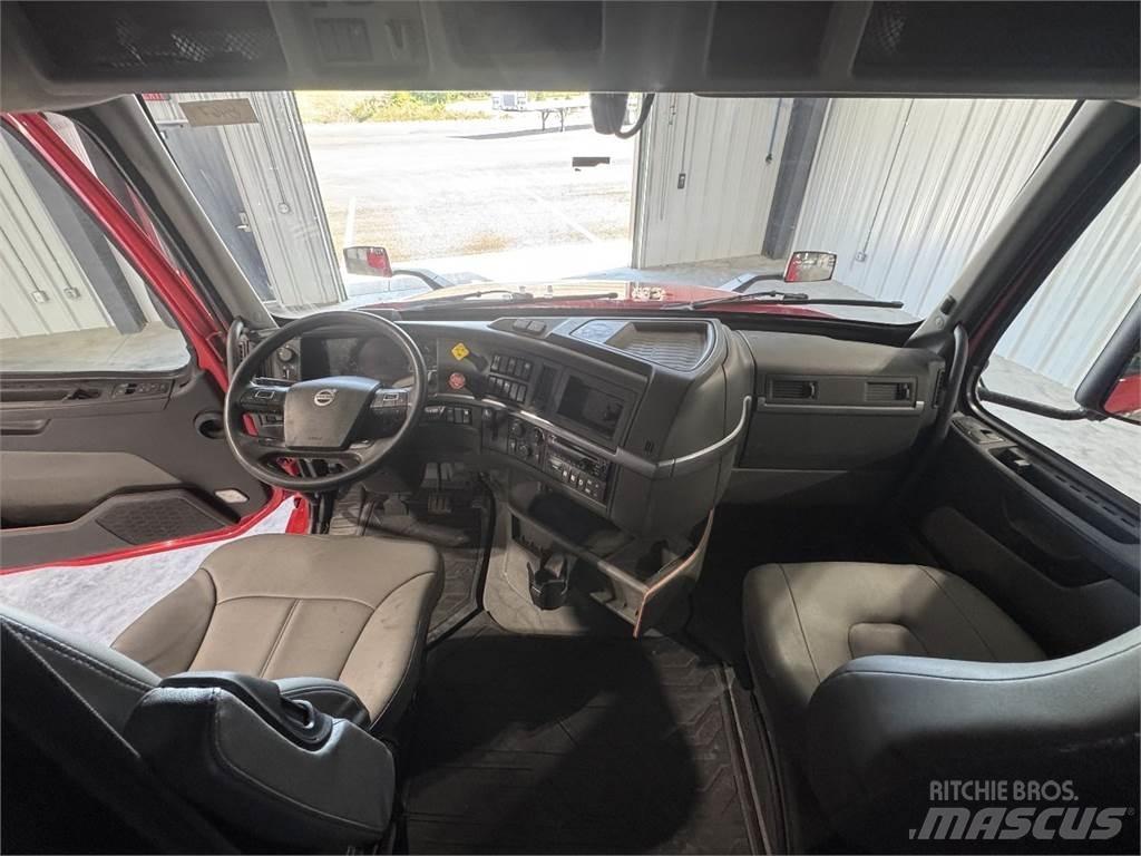 Volvo VNL64T740 Vilcēji