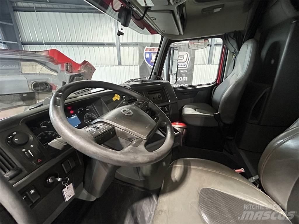 Volvo VNL64T740 Vilcēji