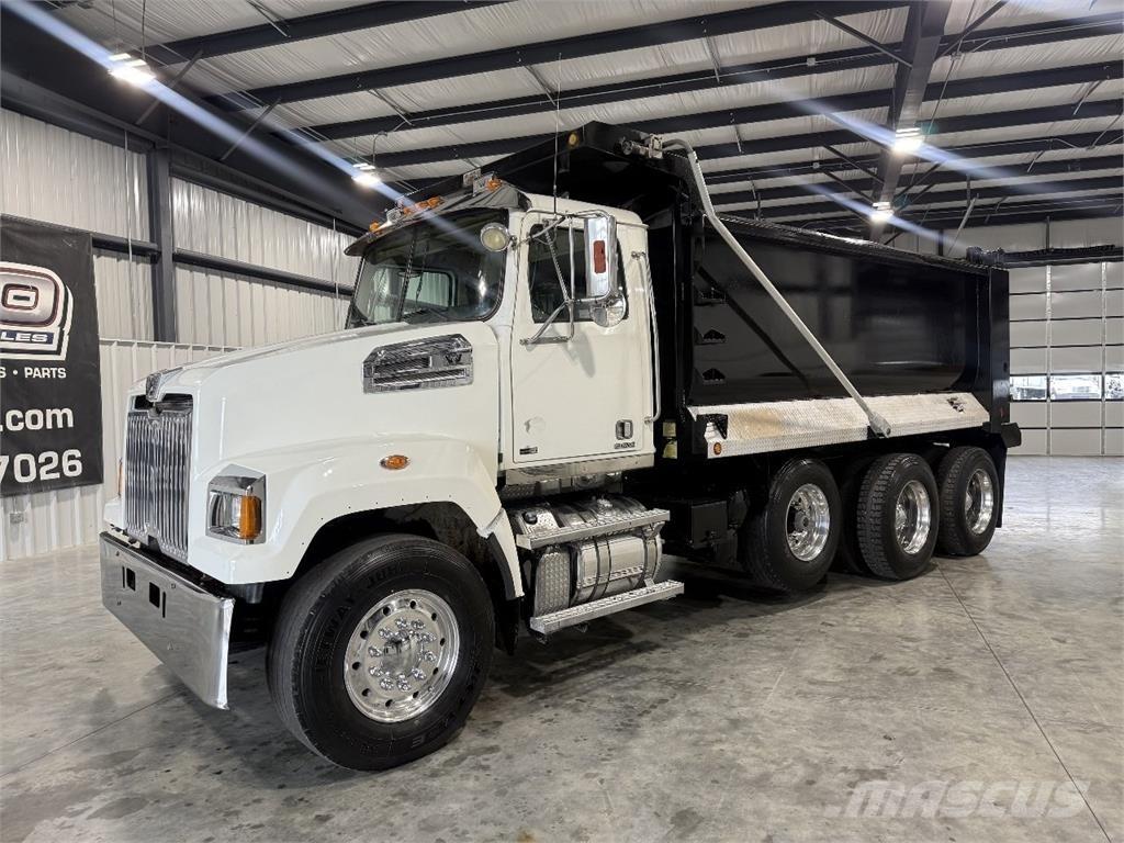 Western Star 4700SF Pašizgāzējs