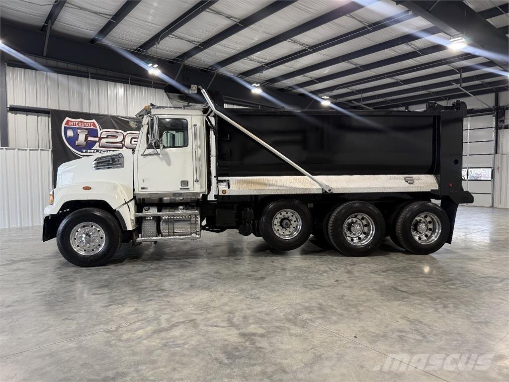Western Star 4700SF Pašizgāzējs
