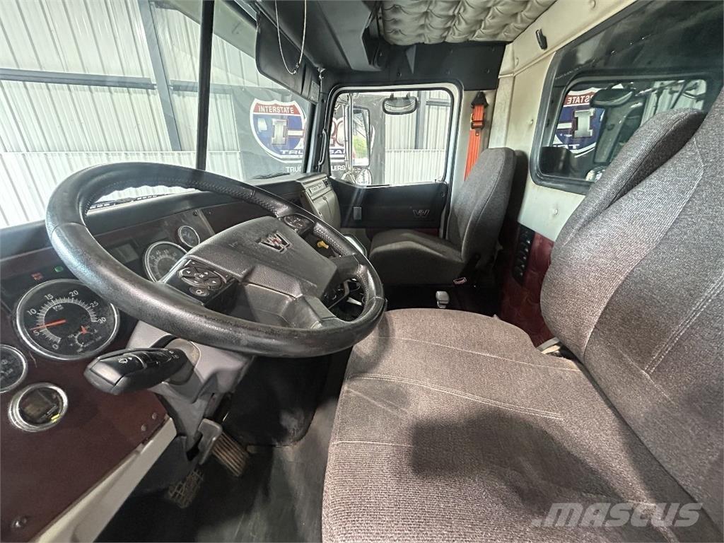Western Star 4700SF Pašizgāzējs