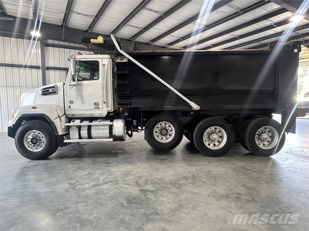 Western Star 4700SF Pašizgāzējs