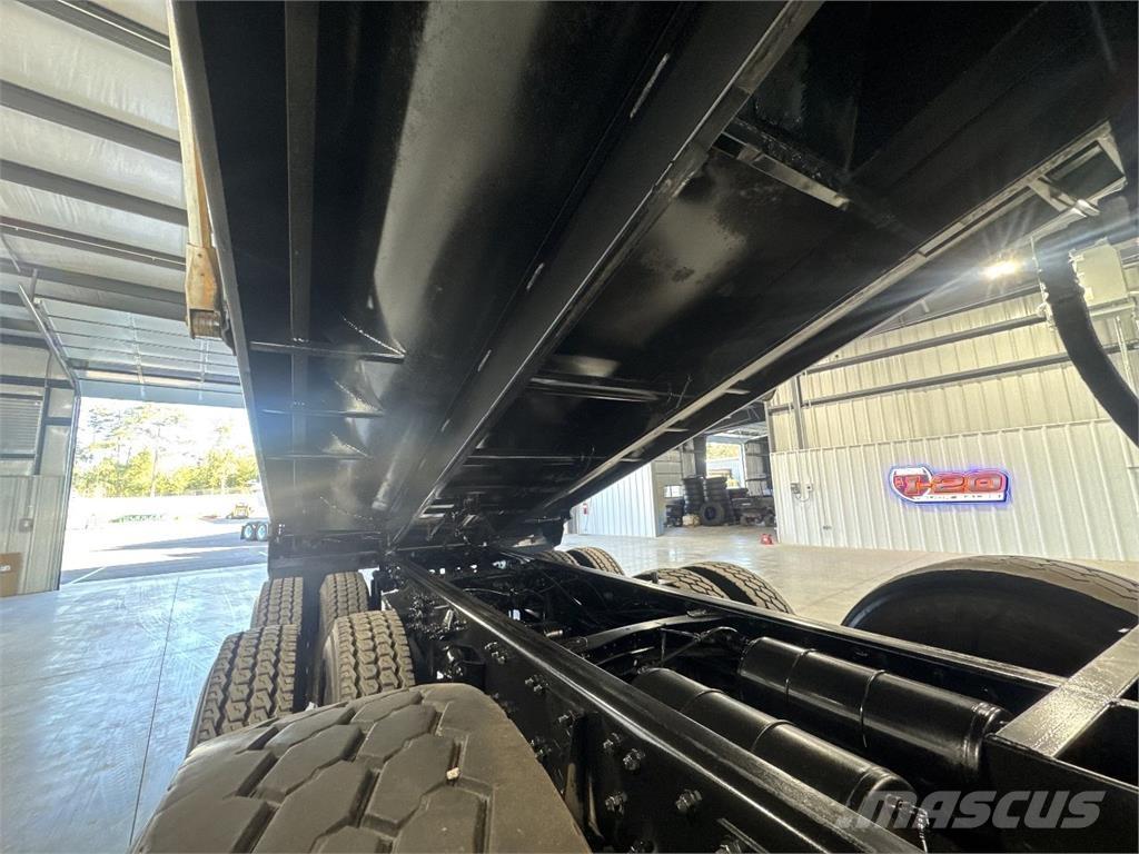 Western Star 4700SF Pašizgāzējs