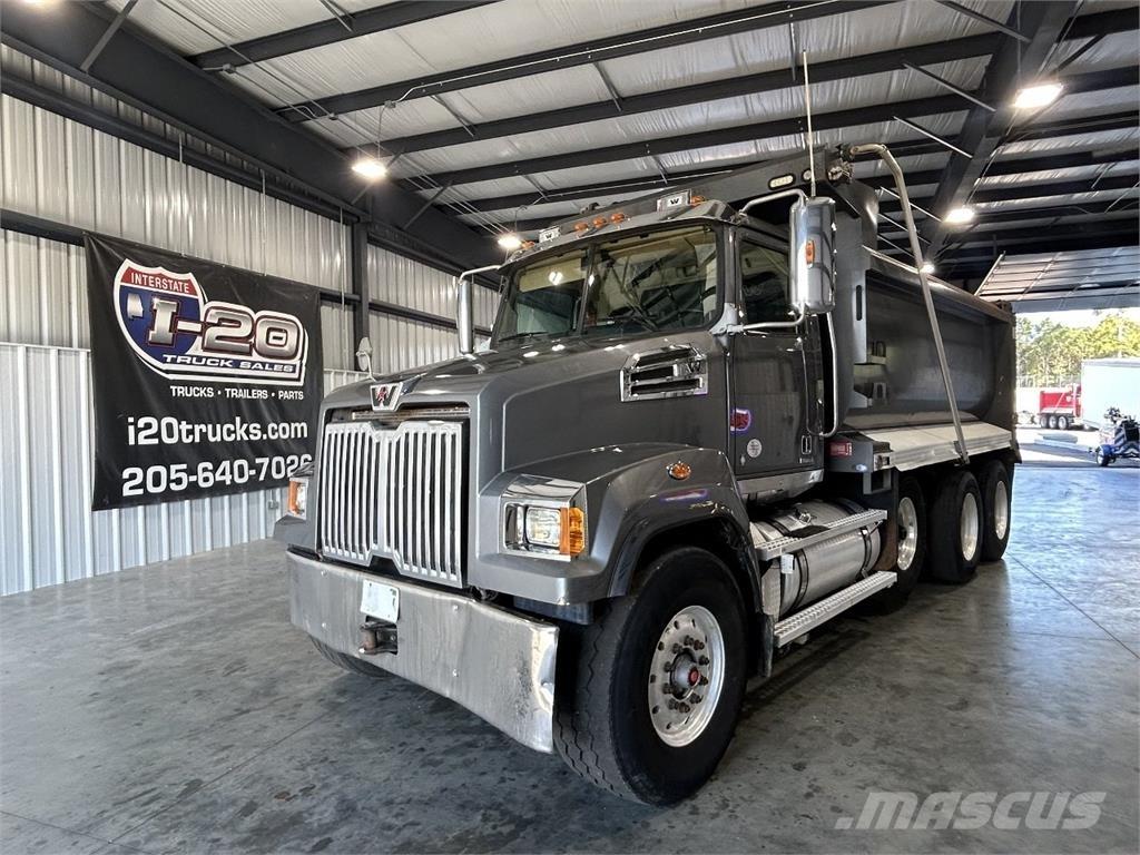 Western Star 4700SF Pašizgāzējs