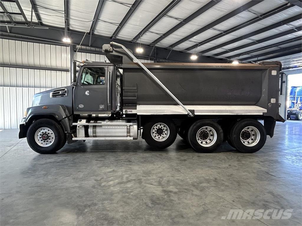 Western Star 4700SF Pašizgāzējs