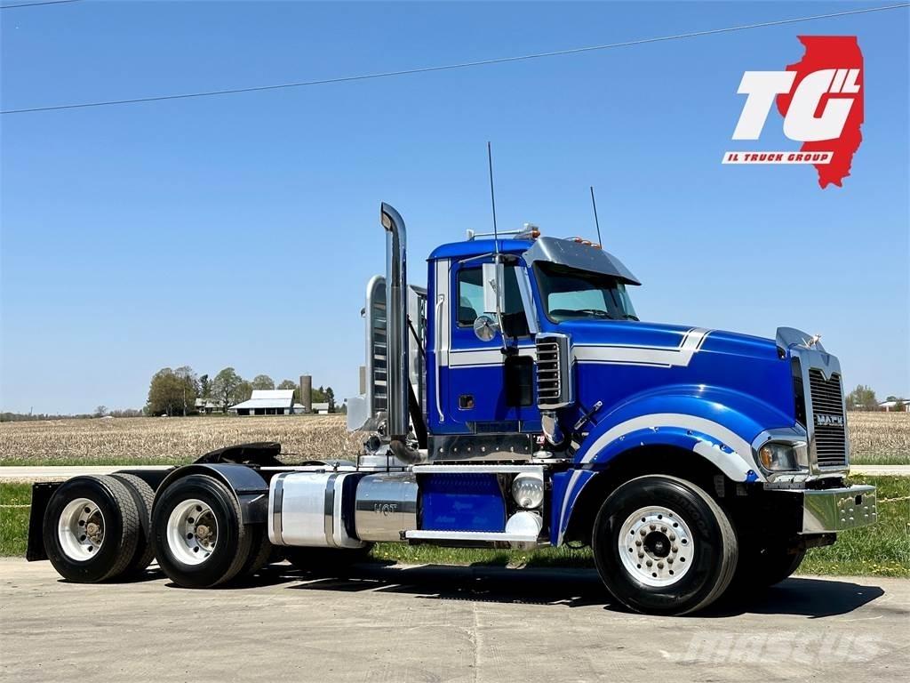 Mack Titan TD713 Vilcēji