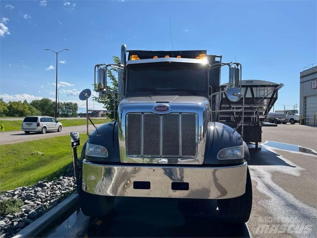 Peterbilt 348 Pašizgāzējs