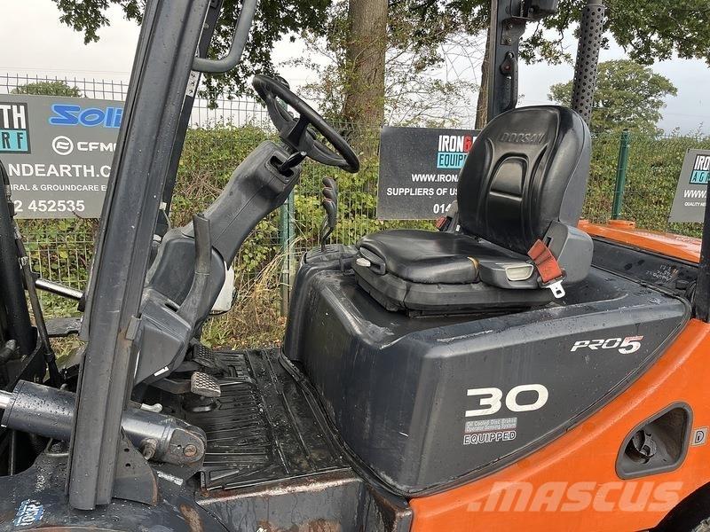 Doosan D30S-5 Autokrāvēji - citi