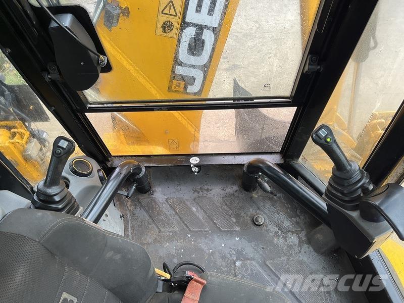 JCB 3CX Compact Kāpurķēžu ekskavatori