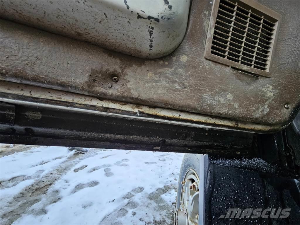 Ford L9000 Citas sastāvdaļas