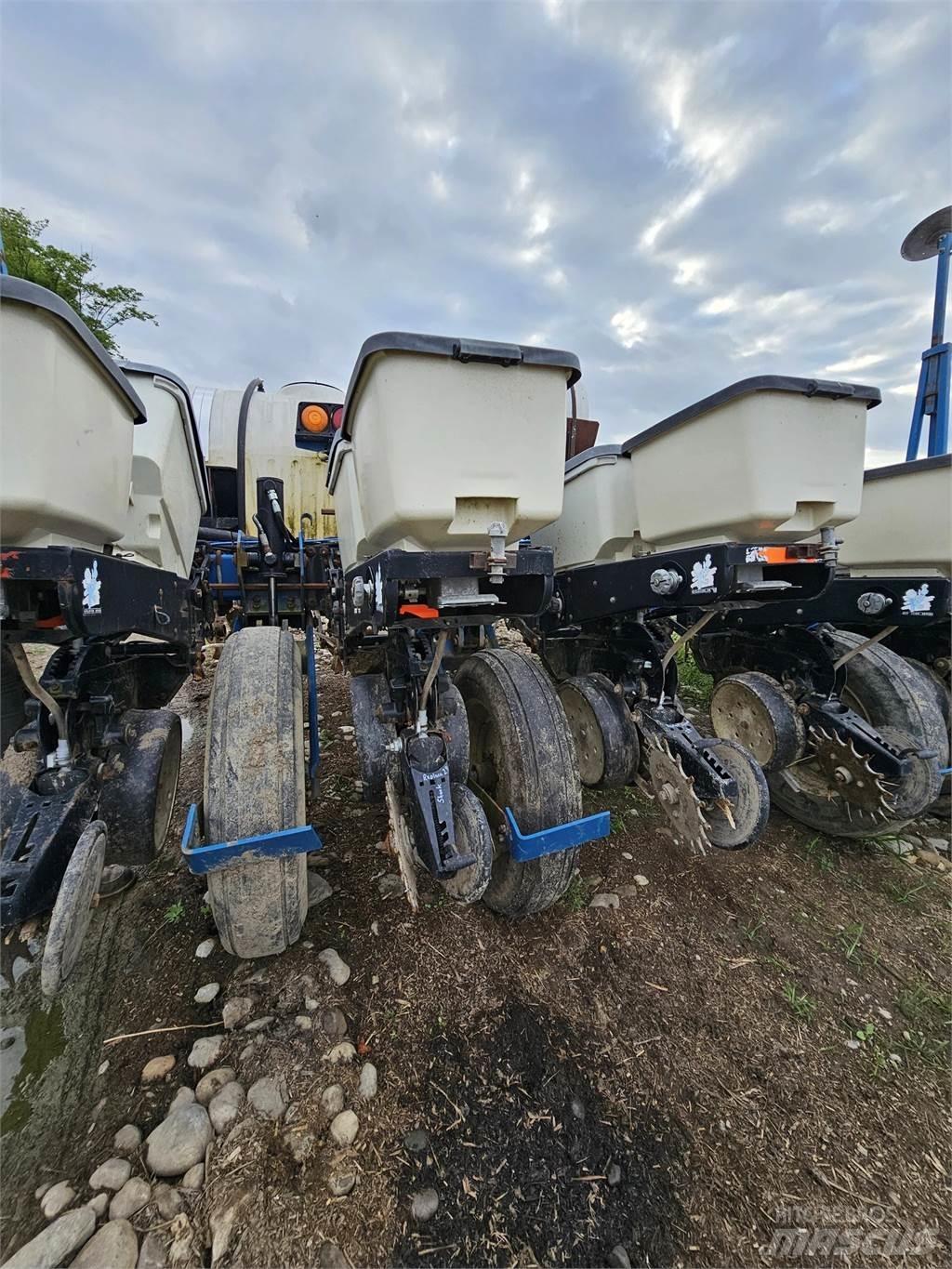 Kinze 3000 Citas sastāvdaļas