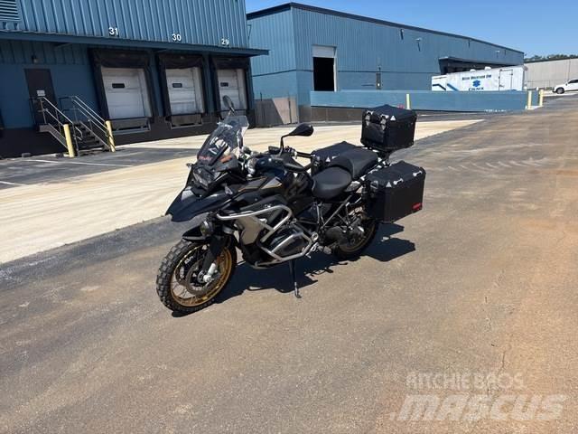 BMW R1250 Visurgājēji