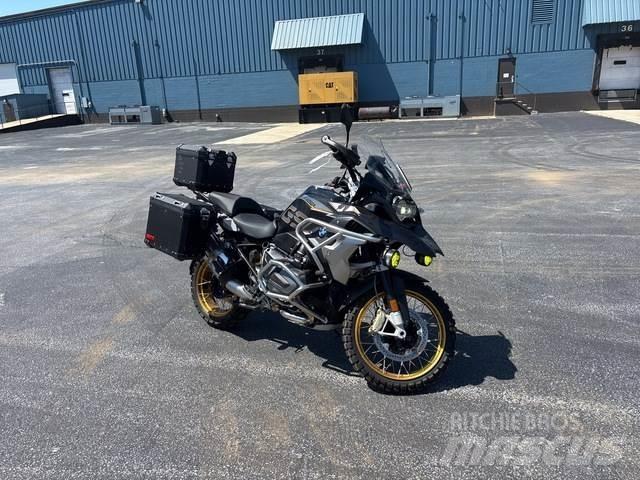 BMW R1250 Visurgājēji