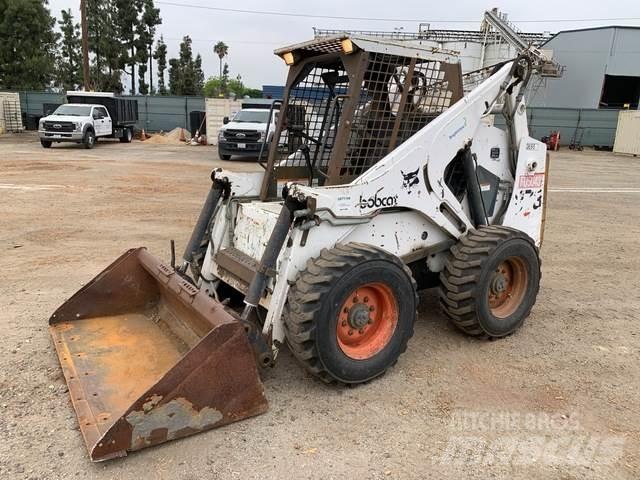 Bobcat 873 Lietoti riteņu kompaktiekrāvēji