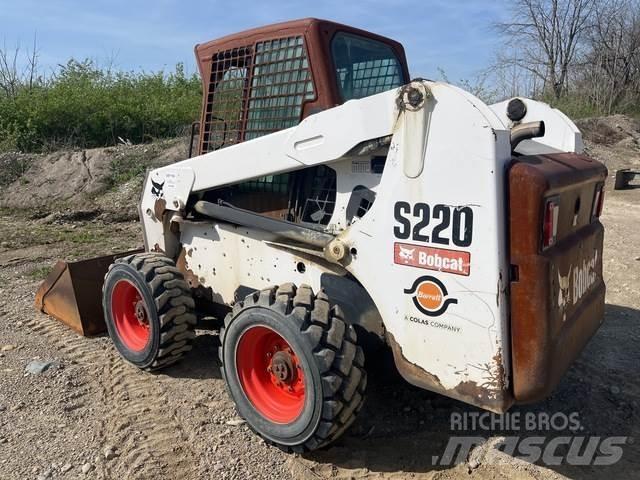 Bobcat S220 Lietoti riteņu kompaktiekrāvēji