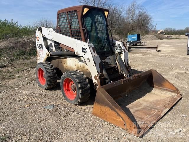 Bobcat S220 Lietoti riteņu kompaktiekrāvēji