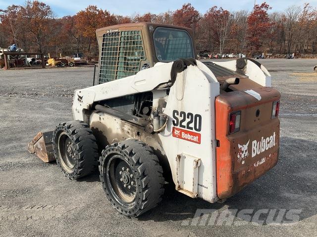 Bobcat S220 Lietoti riteņu kompaktiekrāvēji