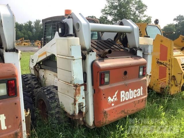 Bobcat S250 Lietoti riteņu kompaktiekrāvēji