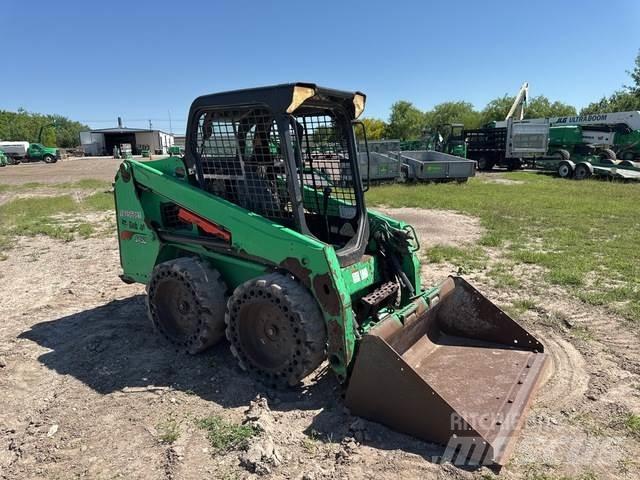 Bobcat S450 Lietoti riteņu kompaktiekrāvēji