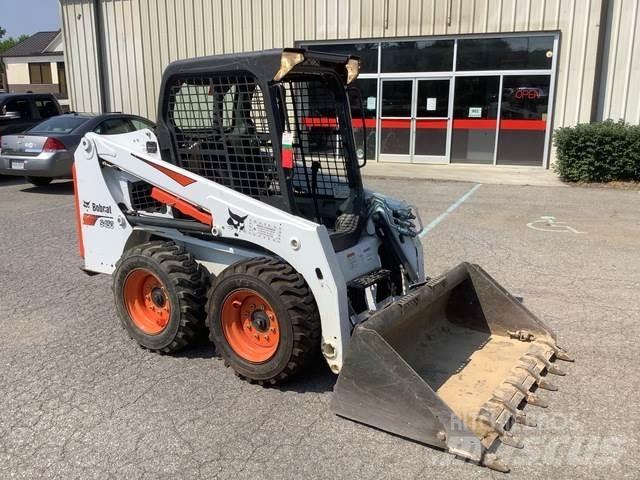 Bobcat S450 Lietoti riteņu kompaktiekrāvēji