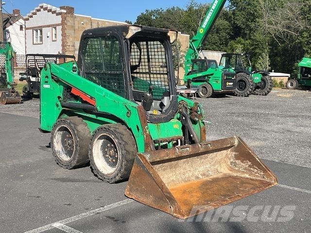 Bobcat S450 Lietoti riteņu kompaktiekrāvēji