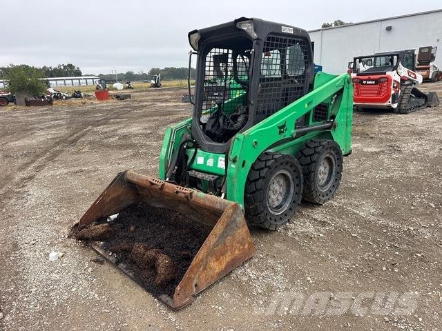 Bobcat S450 Lietoti riteņu kompaktiekrāvēji