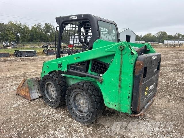 Bobcat S450 Lietoti riteņu kompaktiekrāvēji