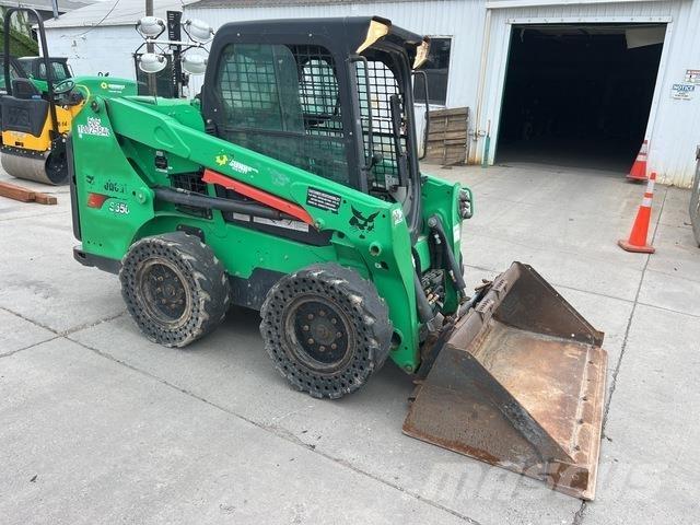 Bobcat S550 Lietoti riteņu kompaktiekrāvēji