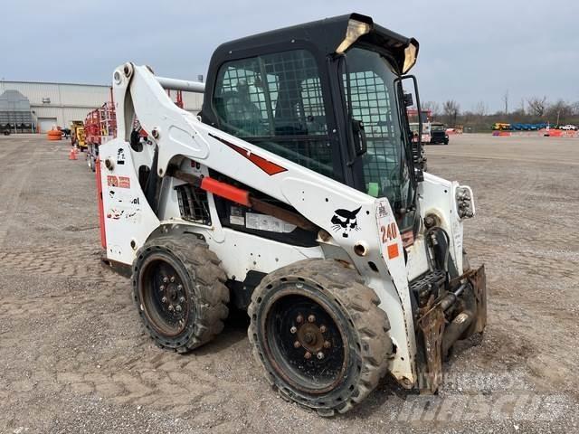 Bobcat S570 Lietoti riteņu kompaktiekrāvēji