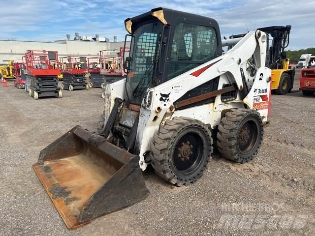 Bobcat S650 Lietoti riteņu kompaktiekrāvēji