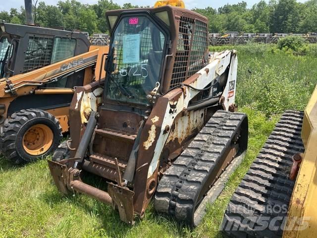 Bobcat T250 Lietoti riteņu kompaktiekrāvēji