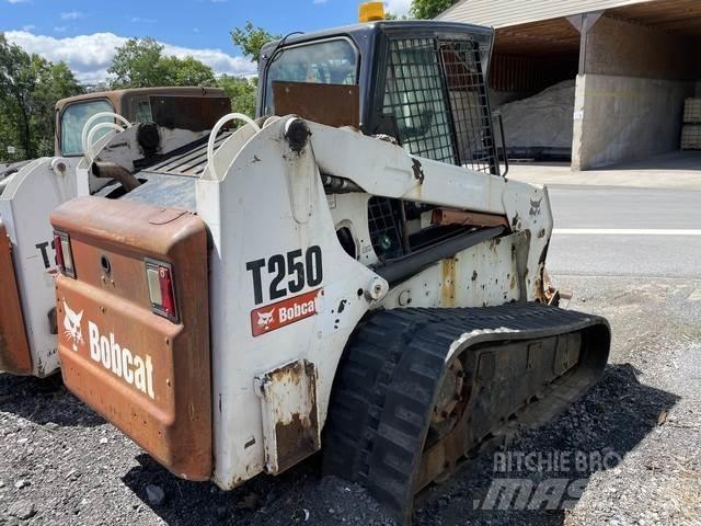 Bobcat T250 Lietoti riteņu kompaktiekrāvēji