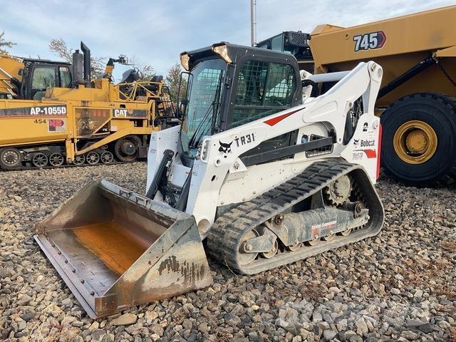 Bobcat T870 Lietoti riteņu kompaktiekrāvēji